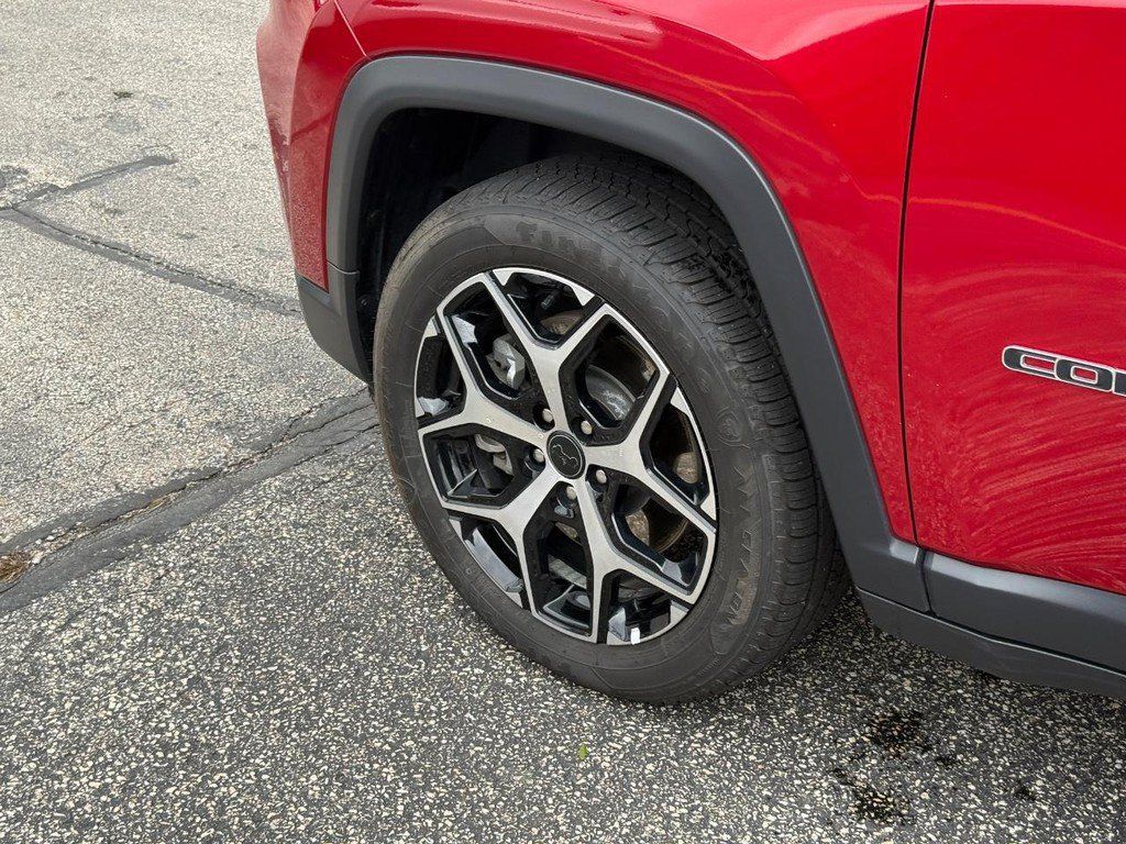 Used 2025 Jeep Compass Limited AWD/4WD image 13