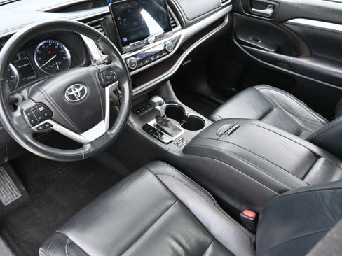 Used 2014 Toyota Highlander XLE AWD/4WD image 15