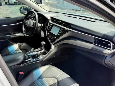 Used 2018 Toyota Camry SE image 24