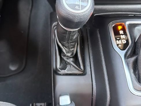 Used 2022 Jeep Wrangler Sport AWD/4WD image 28