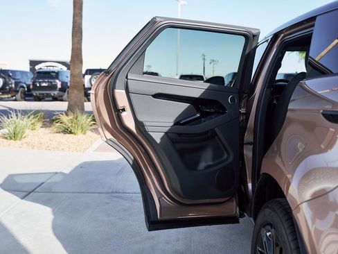 Used 2024 Land Rover Range Rover Evoque Dynamic SE image 15