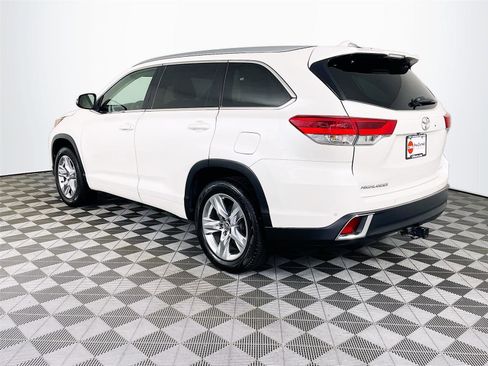 Used 2018 Toyota Highlander Limited FWD image 6
