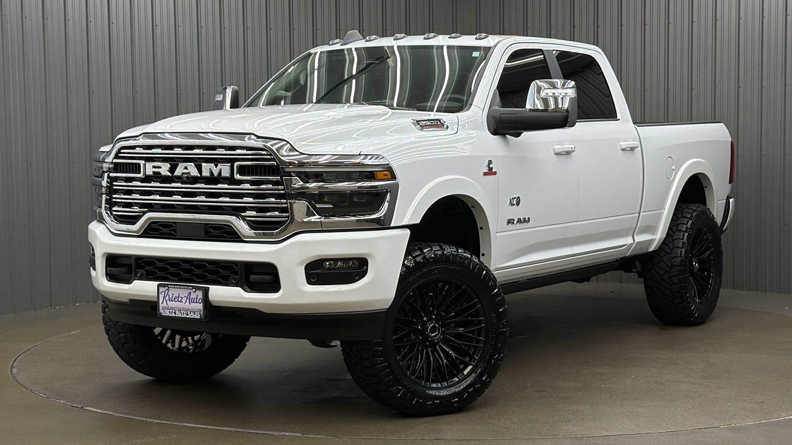 Used 2025 RAM 2500 Limited AWD/4WD image 1