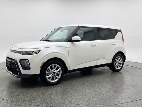 Used 2025 Kia Soul LX w/ LX Technology Package image 3