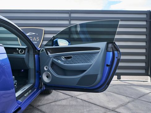 Used 2023 Bentley Continental GT Azure image 22