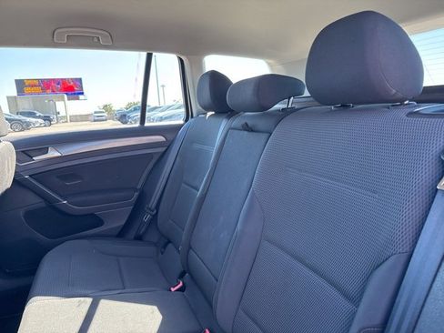 Used 2019 Volkswagen Golf S image 11