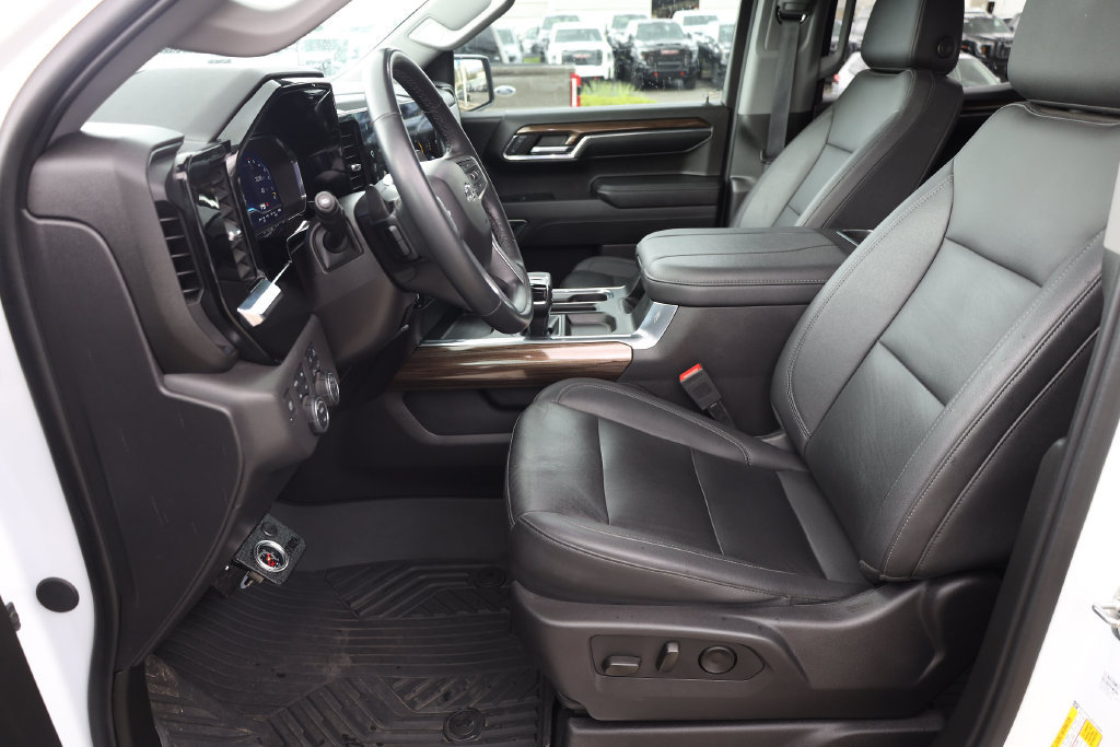 Used 2024 Chevrolet Silverado 1500 LT Trail Boss w/ LT Trail Boss Premium Package AWD/4WD image 11