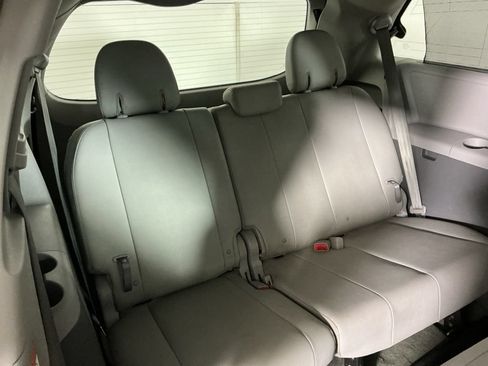 Used 2017 Toyota Sienna XLE AWD/4WD image 10