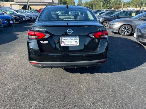 Used 2022 Nissan Versa SV image 6