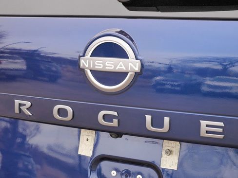 Used 2025 Nissan Rogue SV AWD/4WD image 21