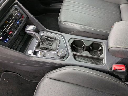 Used 2023 Volkswagen Tiguan SE R-Line image 13