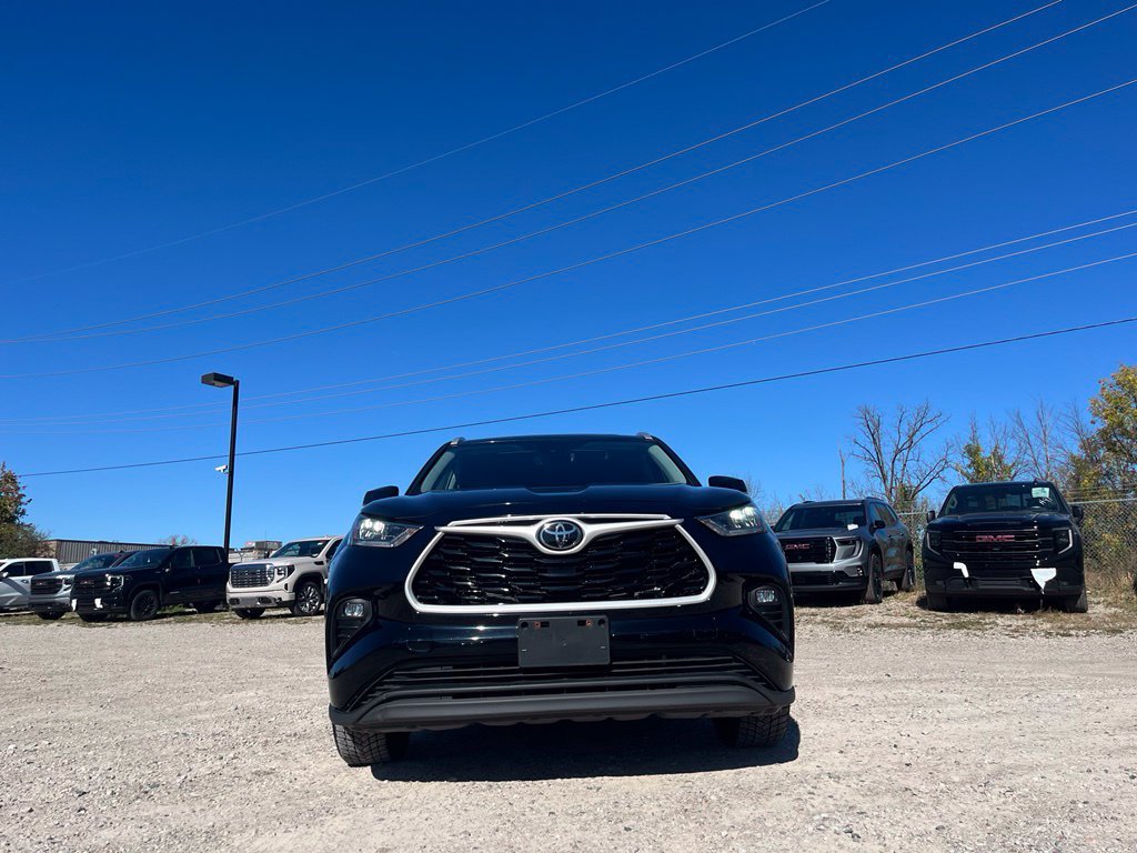 Used 2023 Toyota Highlander XLE AWD/4WD image 4