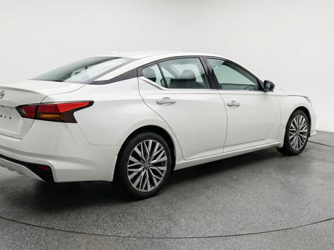 Used 2025 Nissan Altima 2.5 SV image 9