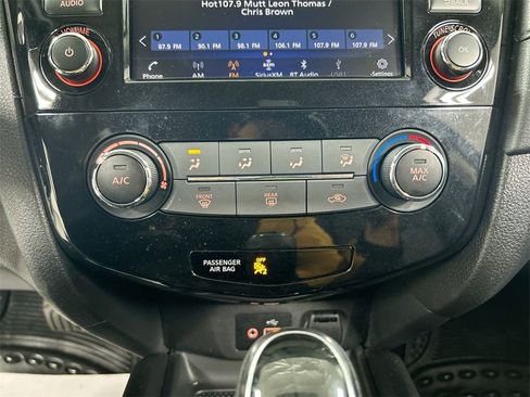 Used 2018 Nissan Rogue S image 15
