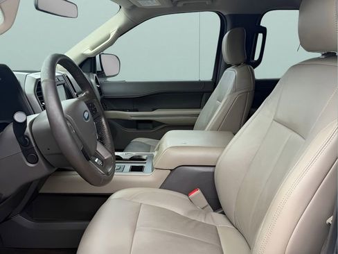 Used 2018 Ford Expedition XLT w/ Equipment Group 202A RWD image 11