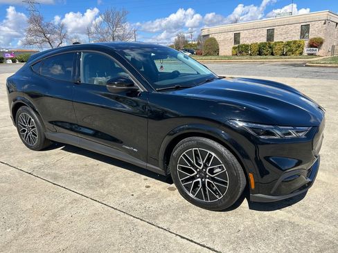 Used 2025 Ford Mustang Mach-E Premium image 9