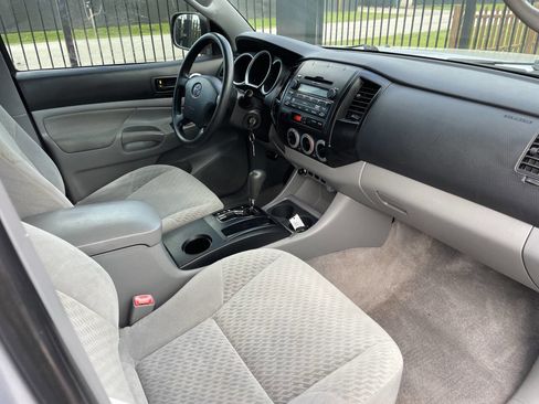 Used 2011 Toyota Tacoma PreRunner image 17