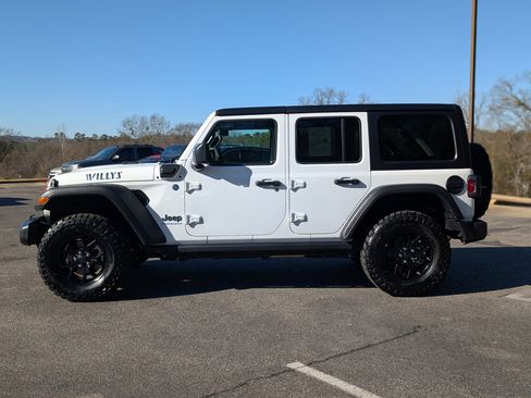 Used 2025 Jeep Wrangler Willys image 6
