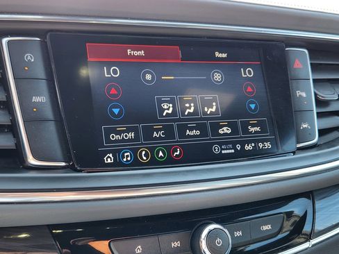 Used 2024 Buick Enclave Premium image 17