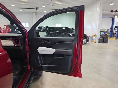 Used 2025 GMC Canyon AT4 w/ AT4X Package AWD/4WD image 29