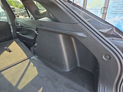 Used 2025 Chevrolet Trax RS w/ Sunroof Package FWD image 88