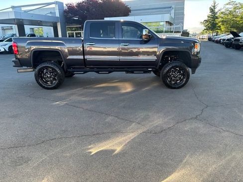 Used 2016 GMC Sierra 2500 Denali w/ Duramax Plus Package AWD/4WD image 10