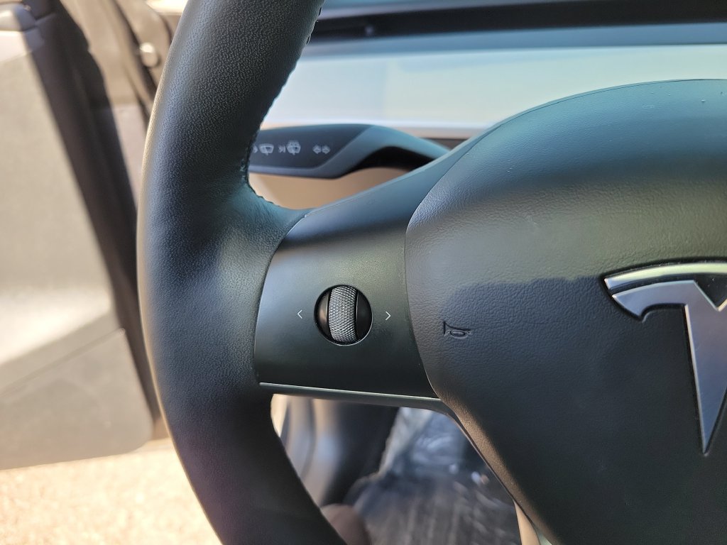 Used 2024 Tesla Model Y 2WD image 23