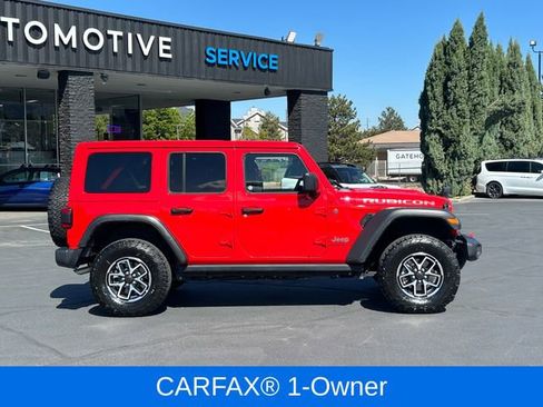 Used 2025 Jeep Wrangler Unlimited Rubicon AWD/4WD image 2