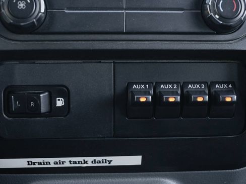 Used 2016 Ford F650 2WD Crew Cab Super Duty image 38