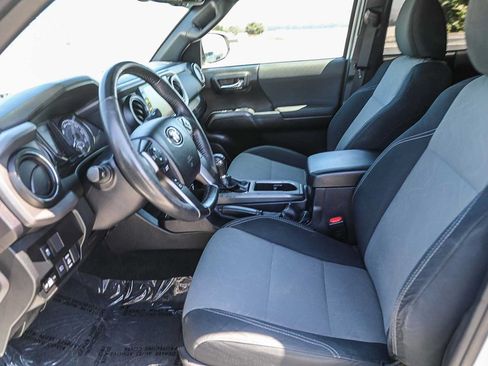 Used 2022 Toyota Tacoma TRD Sport w/ Technology Package RWD image 17