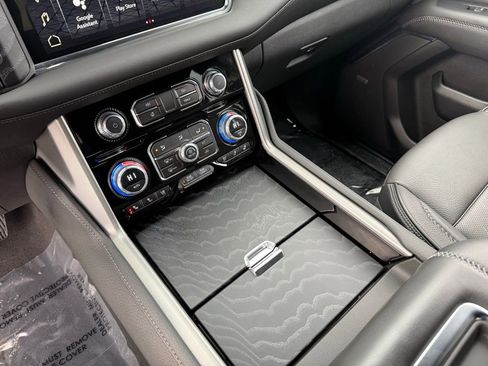 Used 2023 GMC Yukon Denali image 13