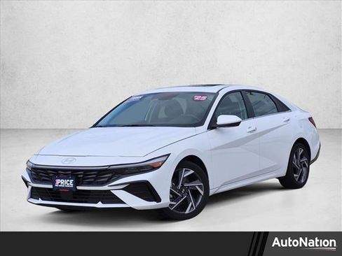 Used 2025 Hyundai Elantra SEL FWD image 1