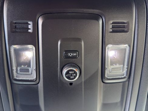 Used 2025 Chevrolet Suburban Z71 AWD/4WD image 28