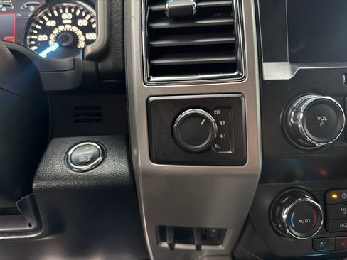 Used 2019 Ford F150 Lariat image 27