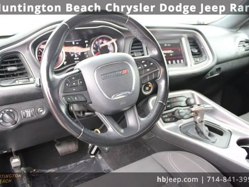 Used 2019 Dodge Challenger SXT image 13