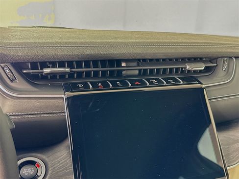 New 2025 Jeep Grand Cherokee Limited w/ Luxury Tech Group II image 15