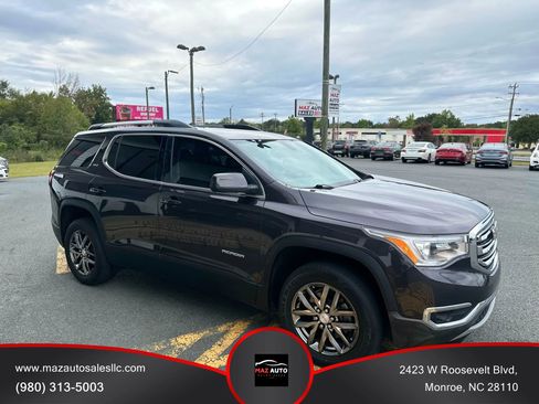 Used 2017 GMC Acadia SLT image 3