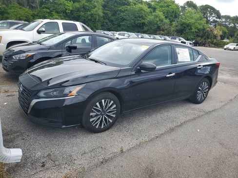 Certified 2025 Nissan Altima 2.5 SV FWD image 2