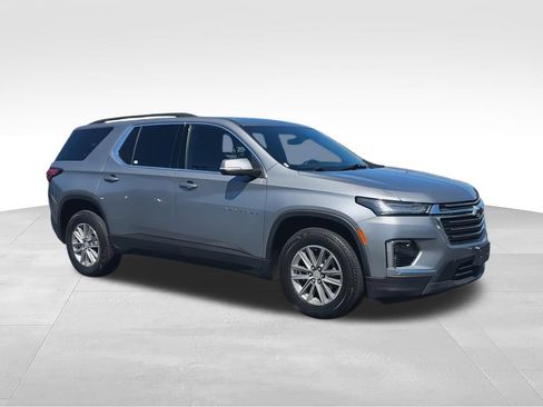 Used 2024 GMC Terrain SLE w/ Driver Convenience Package FWD image 4
