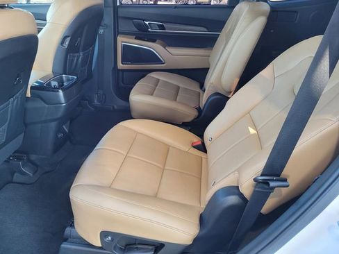 Used 2022 Kia Telluride SX w/ Towing Package FWD image 17