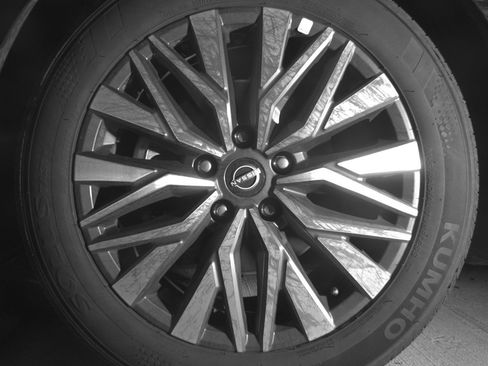Used 2025 Nissan Altima 2.5 SV FWD image 12