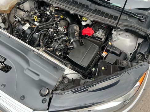 Used 2021 Ford Edge SE image 40