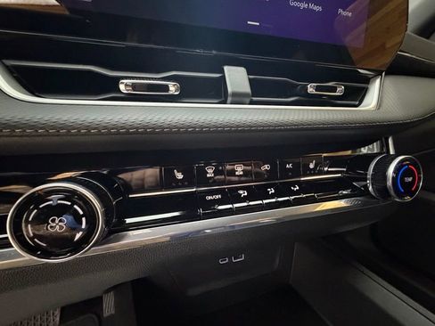 Used 2025 Chevrolet Equinox LT AWD/4WD image 24