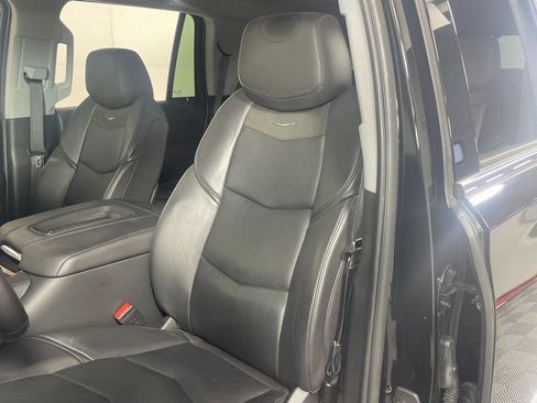 Used 2019 Cadillac Escalade Premium Luxury image 24