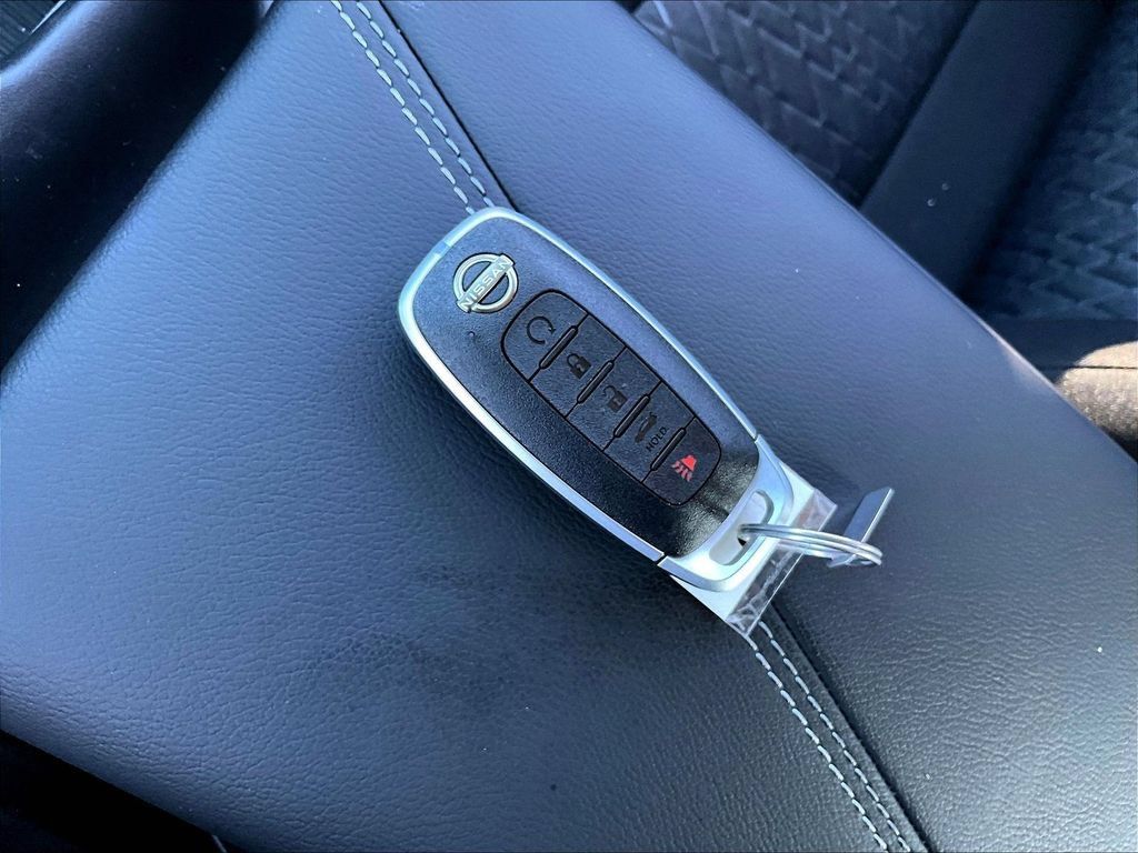 Used 2026 Nissan Sentra SV w/ SV Convenience Package FWD image 34