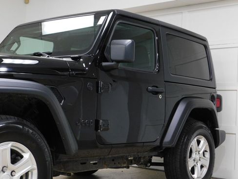 Used 2021 Jeep Wrangler Sport AWD/4WD image 17