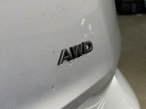 Used 2024 Nissan Rogue S AWD/4WD image 8