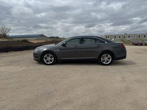 Used 2015 Ford Taurus SEL FWD image 4