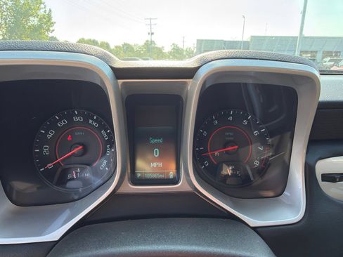 Used 2015 Chevrolet Camaro LT RWD image 16