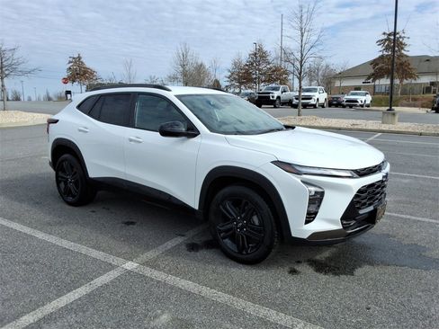 Certified 2025 Chevrolet Trax ACTIV w/ Driver Confidence Package image 3